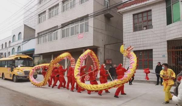 “迎春接?!比俏椠埼瑾{表演活動舉行!(圖2) “迎春接?!比俏椠埼瑾{表演活動舉行!(圖2)